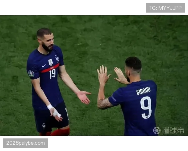 吉鲁与本泽马：支点终结与体系渗透的两种锋线逻辑