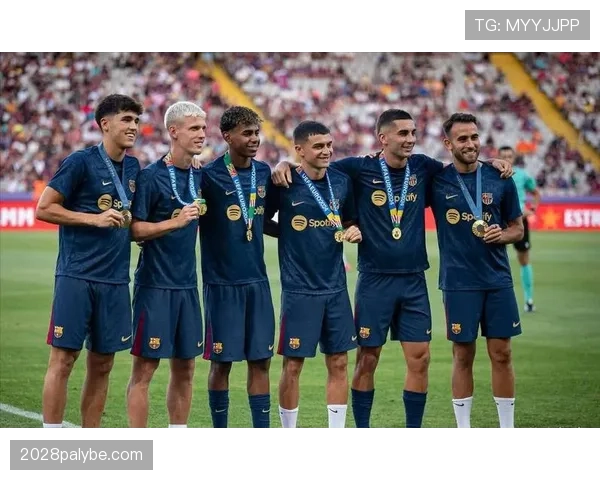 佩德里与伊涅斯塔：巴萨中场组织核心的传承逻辑与能力断点