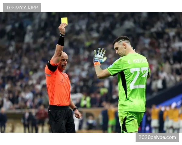 守门员保护规则详解：哪些犯规裁判必须严格吹哨？