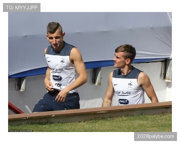 崔家溪训练完直接拎着爱马仕去接娃，这谁顶得住啊