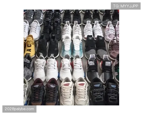 袁悦今天又穿了那双没人敢买的“奢侈球鞋”，感觉钱包跟她的鞋柜一样深不见底